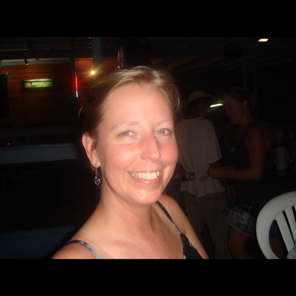 Hello, I'm Donna - Welcome to my Closet! - Picture 2 of 4